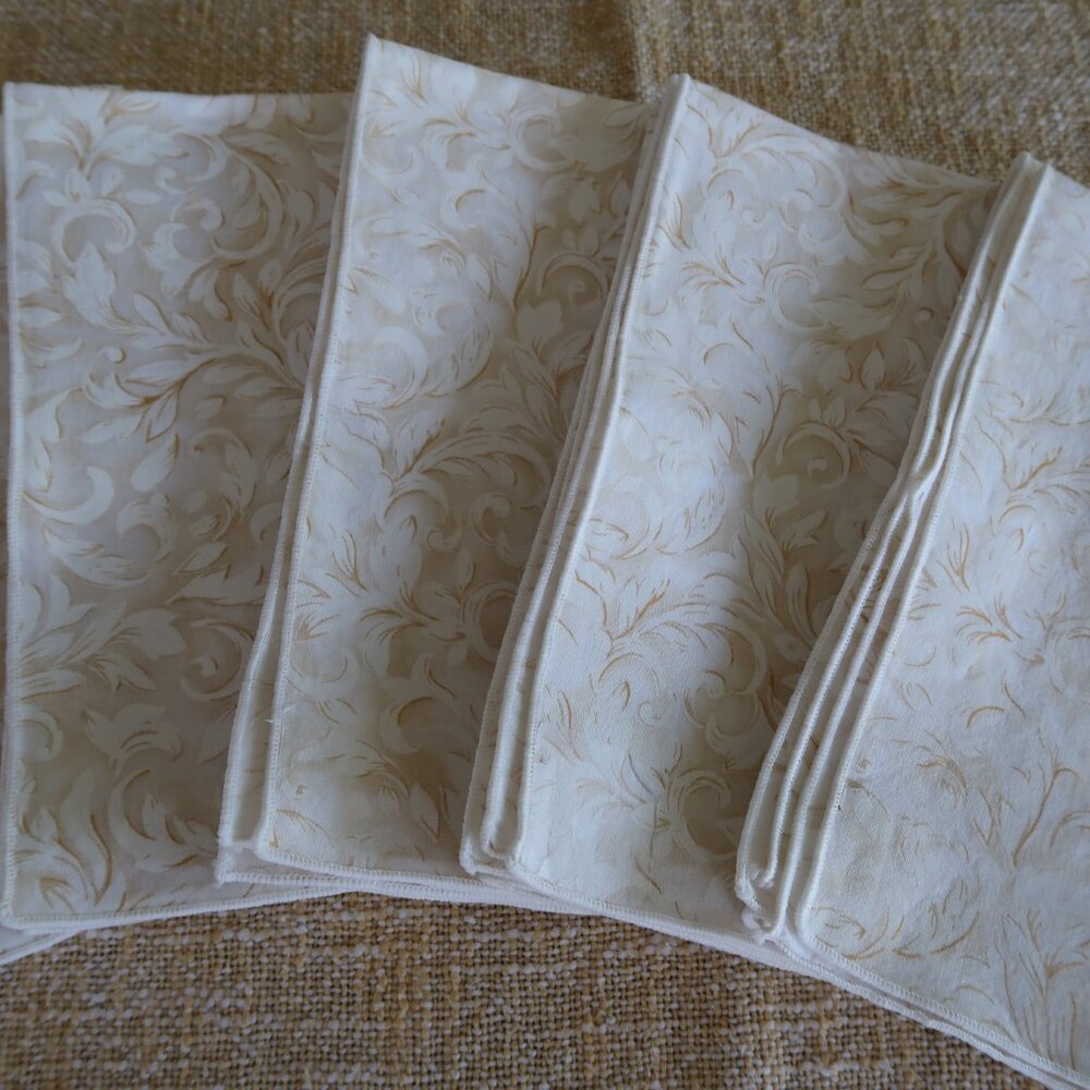 5 Beautiful Gold and Cream Scroll Pattern Cotton Dinner Napkins